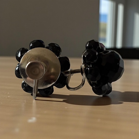 Vintage Black Faceted Cluster Screw Back Earrings Mid Century Glass Floral - Picture 5 of 5